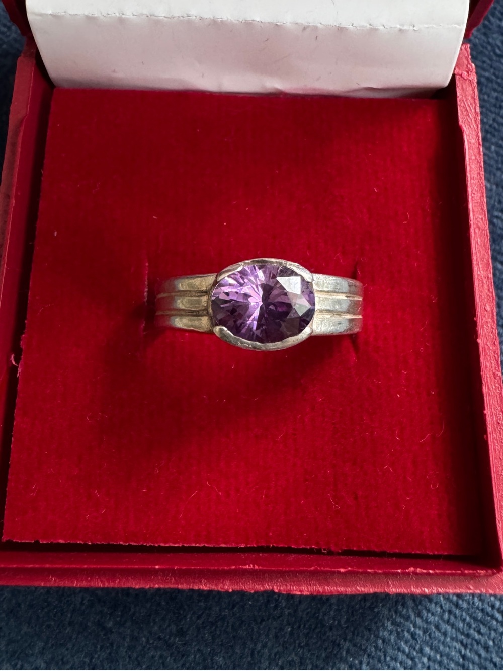 Stunning Vintage 925 Sterling silver Amethyst Engagement Ring Size 6